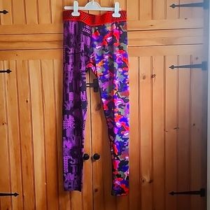 Zumba Half Camo Leggings Purple Lips Large